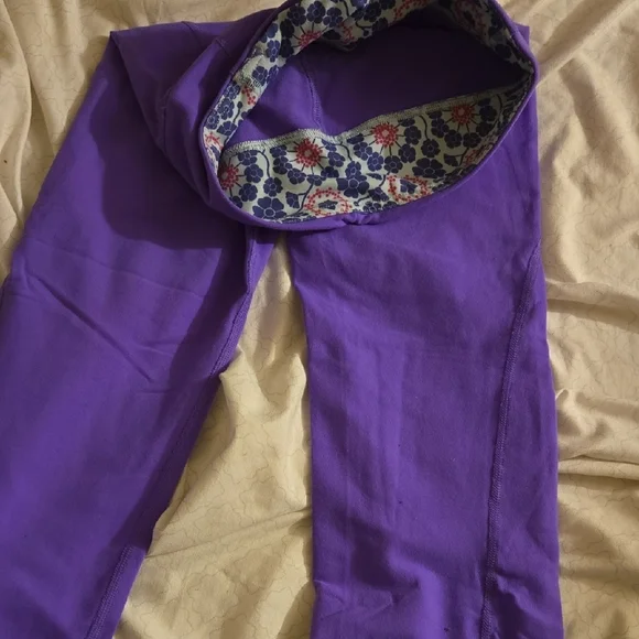 lululemon athletica Vibrant Purple Cropped Leggings - Picture 3 of 4